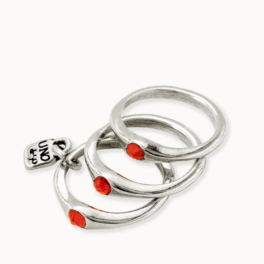 Uno de 50 triple ring with red crystals